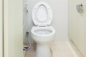 トイレの排水管から水が漏れているときの対処法と注意点
