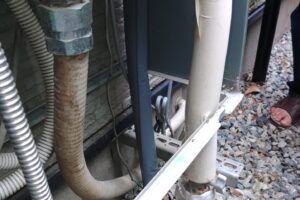 兵庫県伊丹市昆陽池へ屋外給水器の水漏れ修理依頼でお伺いいたしました