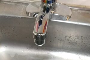 兵庫県尼崎市に台所蛇口水漏れ修理でお伺いしました。