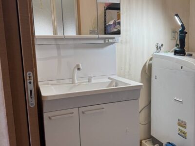 兵庫県西宮市生瀬町にて洗面台の交換へ伺いました。