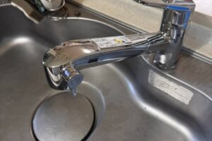 兵庫県宝塚市小浜町にて台所蛇口の交換へ伺いました