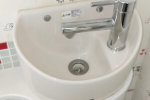 兵庫県加古川市にトイレ手洗い蛇口水漏れでお伺いさせていただきました。