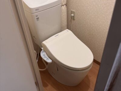 兵庫県宝塚市にてトイレの交換へ伺いました。