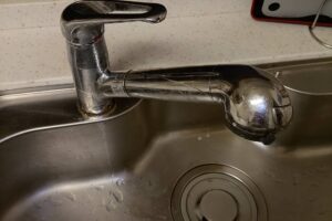 兵庫県尼崎市へ台所蛇口の水漏れでお伺い致しました。