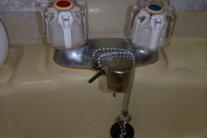 兵庫県相生市へ洗面蛇口の水漏れでお伺い致しました。