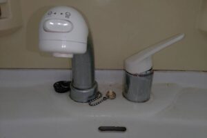 兵庫県明石市へ洗面蛇口の水漏れでお伺い致しました。