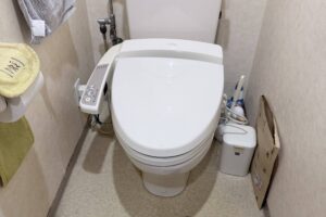 兵庫県西宮市若松町にトイレの交換で伺いました。