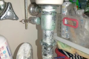 兵庫県姫路市に洗面排水トラップの交換作業でお伺いしました。