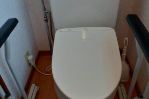 兵庫県尼崎市へトイレの水漏れでお伺い致しました。