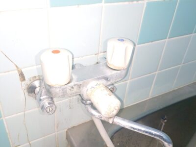 兵庫県神戸市に浴室の蛇口水漏れ調査でお伺いしました。