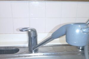 兵庫県神戸市中央区に台所蛇口交換でお伺いさせて頂きました。