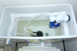 兵庫県川西市南花屋敷へトイレの修理でお伺いさせていただきました。