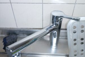 兵庫県西宮市高木西町へ台所蛇口交換でお伺いしました。