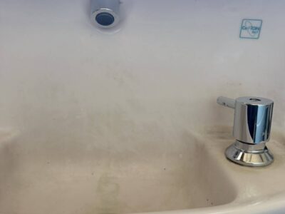 兵庫県西脇市黒田庄町へトイレの手洗い器修理で伺いました。