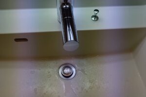 兵庫県神戸市西区有瀬へ洗面蛇口の水漏れ修理でお伺い致しました。