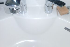兵庫県西宮市二見町へ洗面蛇口の交換作業でお伺いしました。