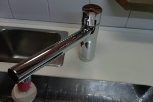 兵庫県宝塚市米谷へ台所蛇口の交換作業でお伺いしました。