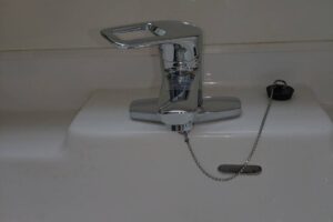兵庫県神戸市須磨区月見山町へ洗面蛇口水漏れでお伺い致しました。