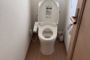 兵庫県宝塚市安倉南へトイレ交換でお伺いしました。