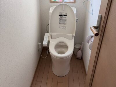 兵庫県宝塚市安倉南へトイレ交換でお伺いしました。