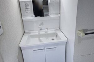 兵庫県西宮市能登町へ洗面台交換でお伺いさせていただきました。