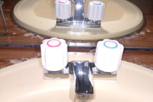 兵庫県豊岡市幸町に洗面蛇口の水漏れ修理でお伺いしました。