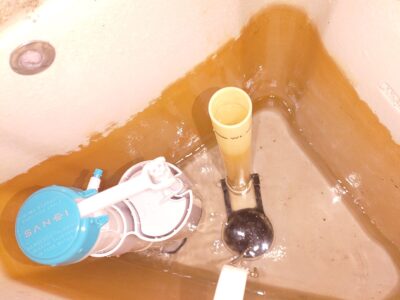 兵庫県川西市水明台へトイレの水漏れ修理でお伺いしました。
