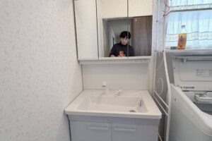 兵庫県神戸市西区伊川谷町へ洗面台の交換作業でお伺いしました。