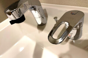 洗面所の水漏れは自身で修理できる？原因や対処法を解説