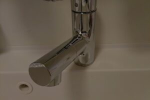 兵庫県加古郡稲美町蛸草へ洗面蛇口交換でお伺いしました。