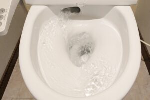 トイレの水が少しずつ流れる原因とは？つまりの解消法も解説