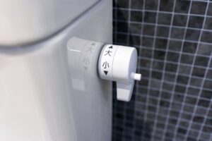 トイレの水が流れない！レバーが空回りする時の原因を解説
